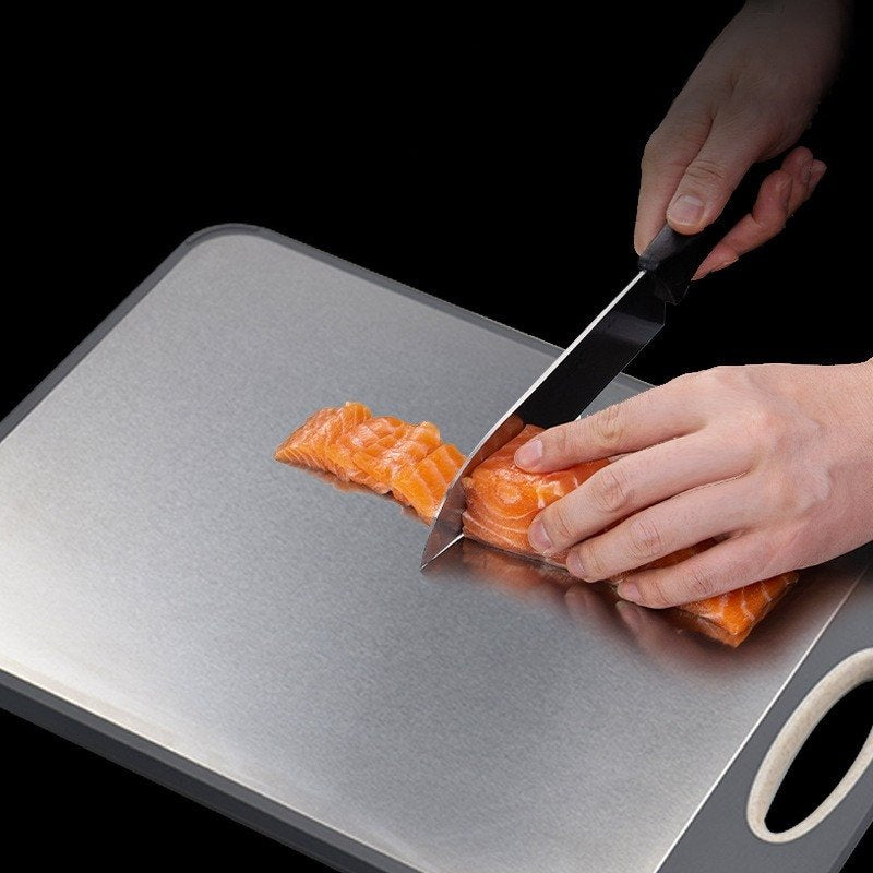 Slicing tomatoes on the cutting board